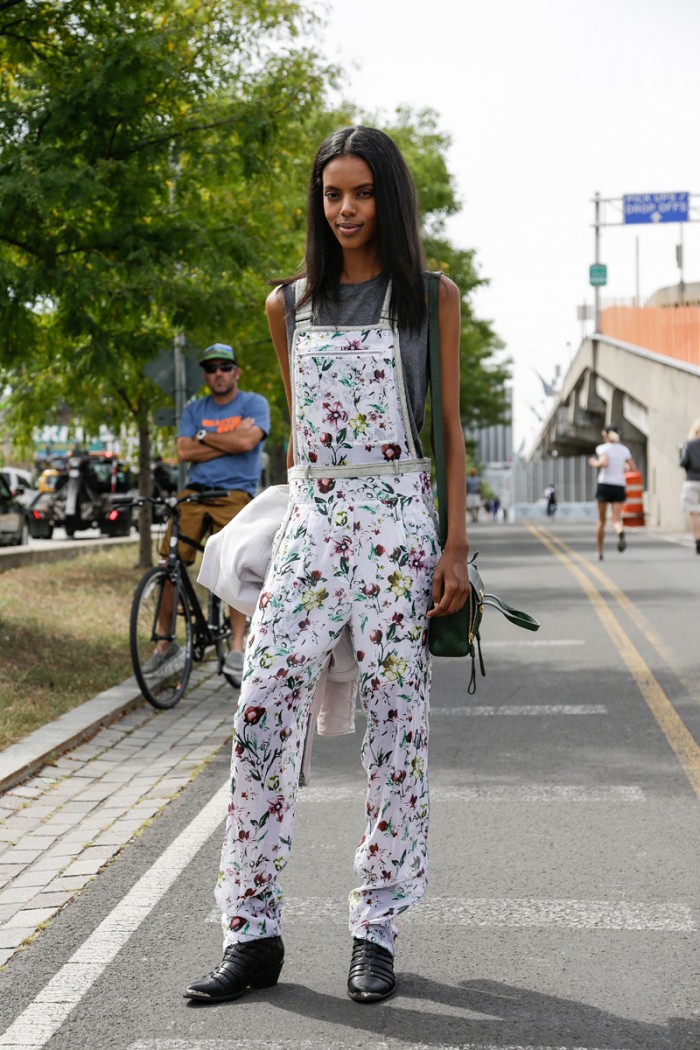 HOW TO WEAR OVERALLS: 10 STREET STYLE TIPS for THE ULTIMATE FASHION STATEMENT 7