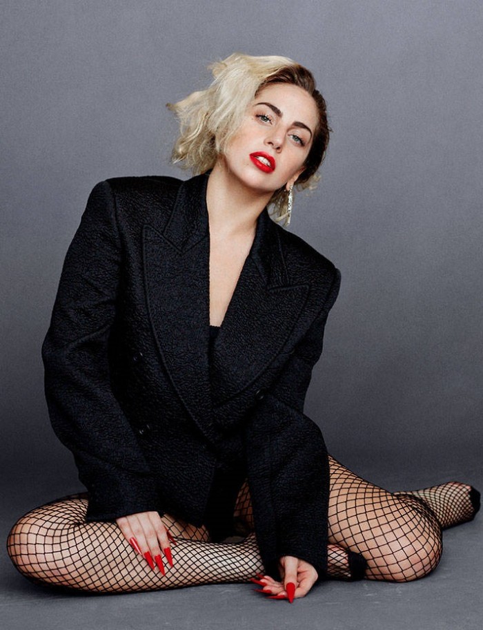Lady Gaga攜愛犬Asia登上《Harper’s Bazaar》9月號特輯，與時尚大帝Karl Lagerfeld對話 1