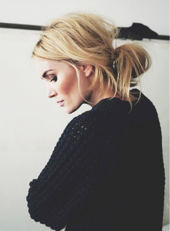 7 Monday Morning Hairstyles That You Can Do in Under 5 Minutes 2