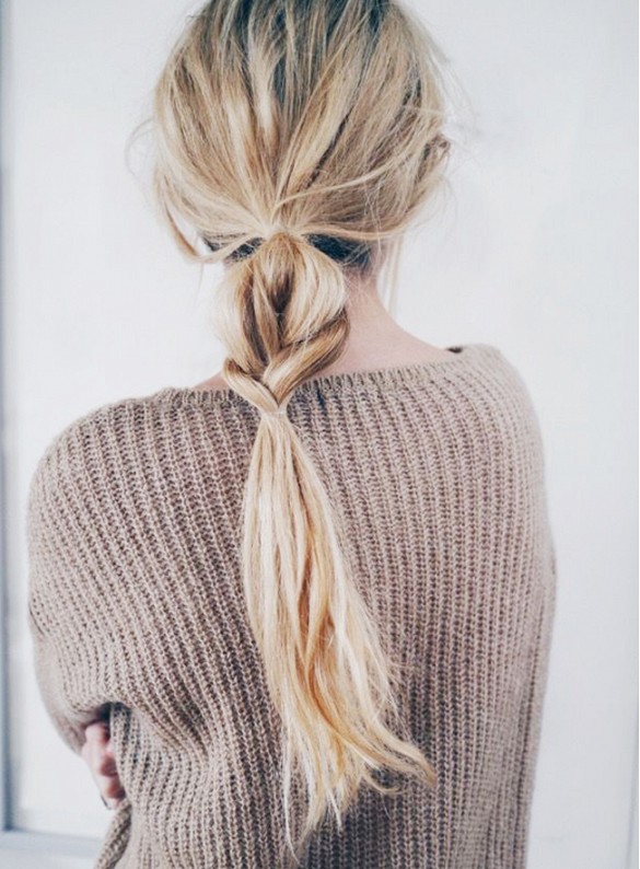 7 Monday Morning Hairstyles That You Can Do in Under 5 Minutes 5
