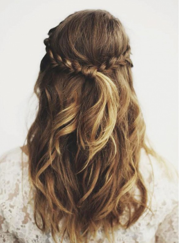 7 Monday Morning Hairstyles That You Can Do in Under 5 Minutes 6