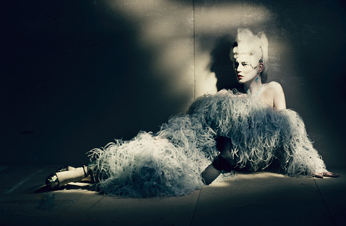 揭開一縷神秘面紗- Kate Moss抑鬱演繹W Magazine四月刊 2