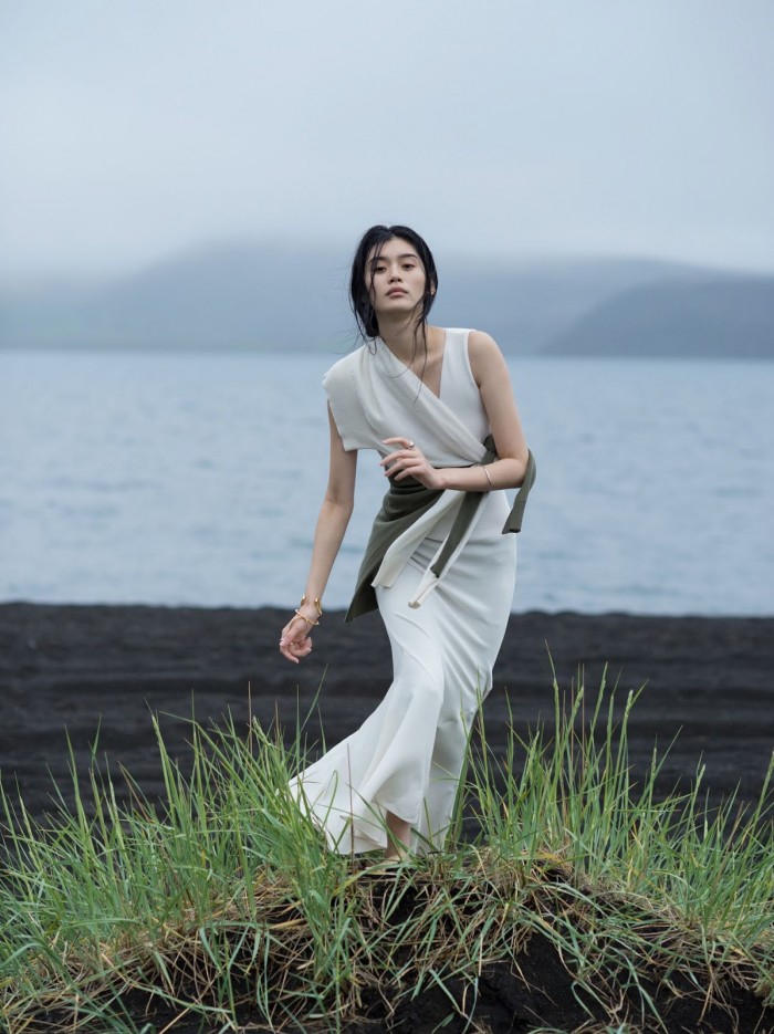 the silence of the sea: ming xi by gilles bensimon for vogue china january 2016 2