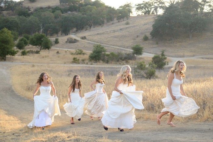 This Sister Wedding Dress Shoot Is the Cutest Idea Ever 8