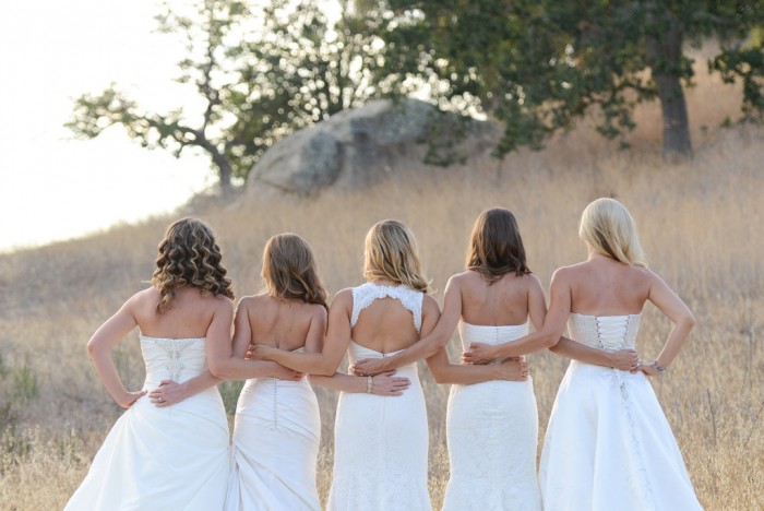 This Sister Wedding Dress Shoot Is the Cutest Idea Ever 9