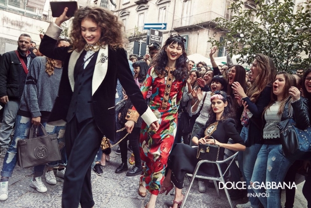 拿著 Armarni、Gucci、LV…這竟然是 Dolce & Gabbana 的 2016 秋冬形象大片 2
