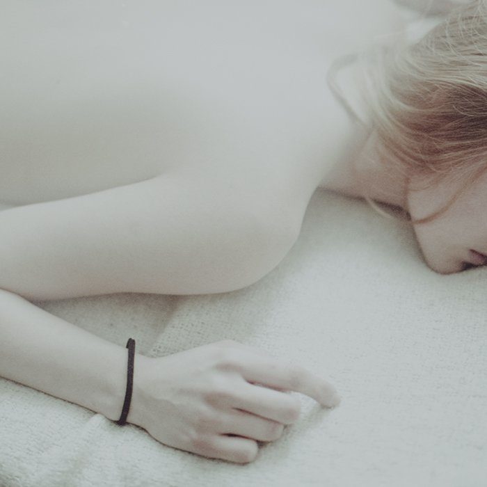 蒼白而安靜的情書：攝影師 Laura Makanbresku 性感和死亡之間的隱喻 21