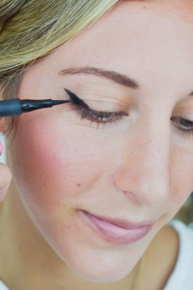 6 Steps to the Perfect Cat Eye 6
