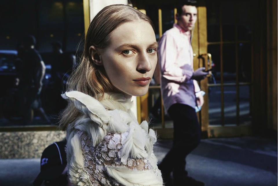 Vogue x Viktor＆Rolf：我們要穿著高級訂製服漫遊大街 3