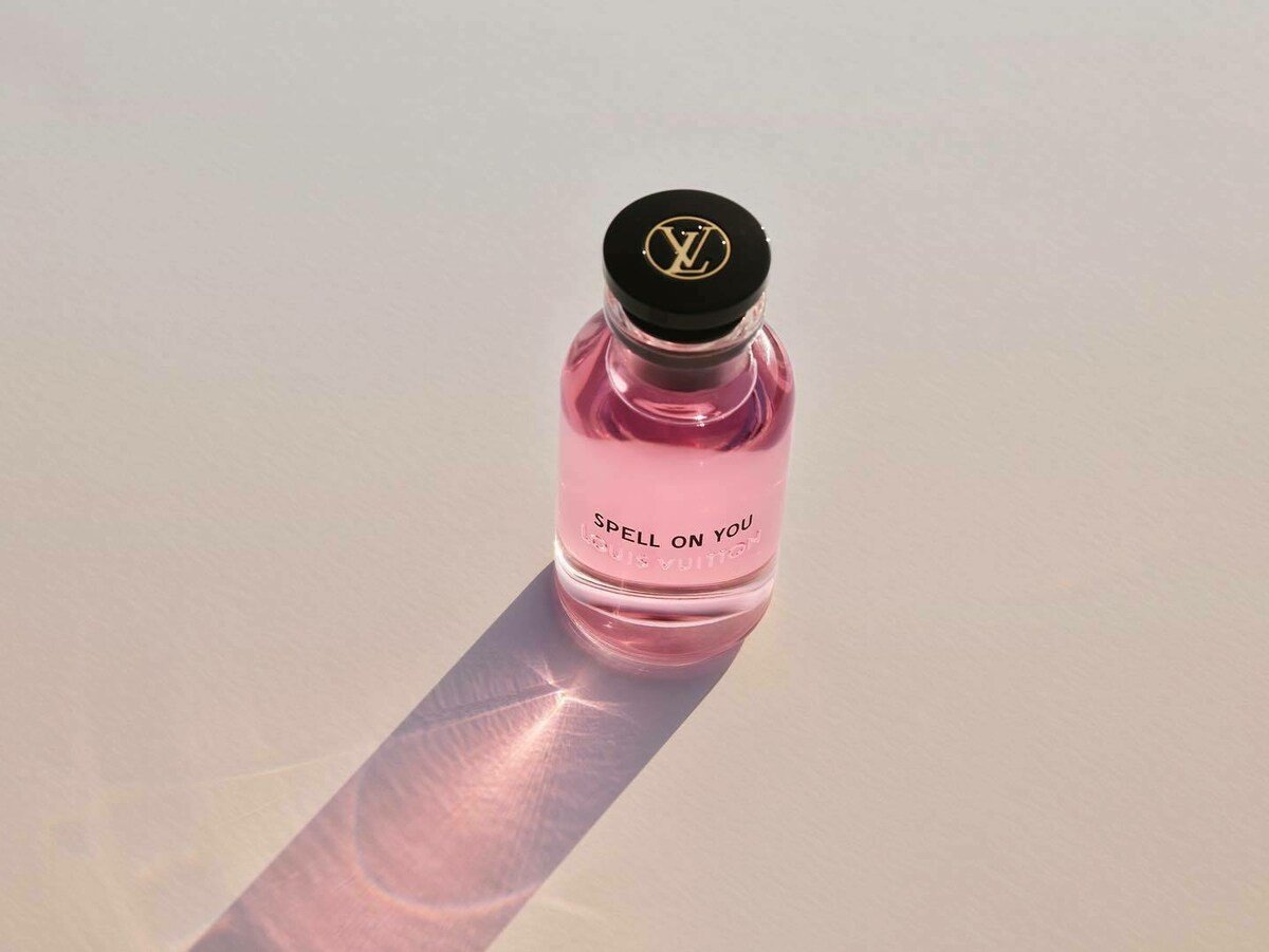 愛人間那難以自拔的吸引力，都藏於Louis Vuitton 全新香水 Spell On 
