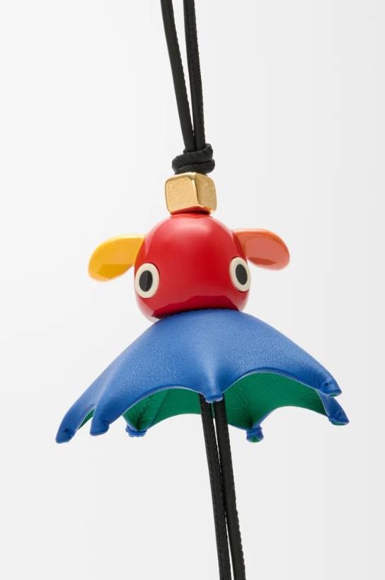 LOEWE 新款Puzz Charm 不只是吊飾，還是如影隨行的可愛小精靈